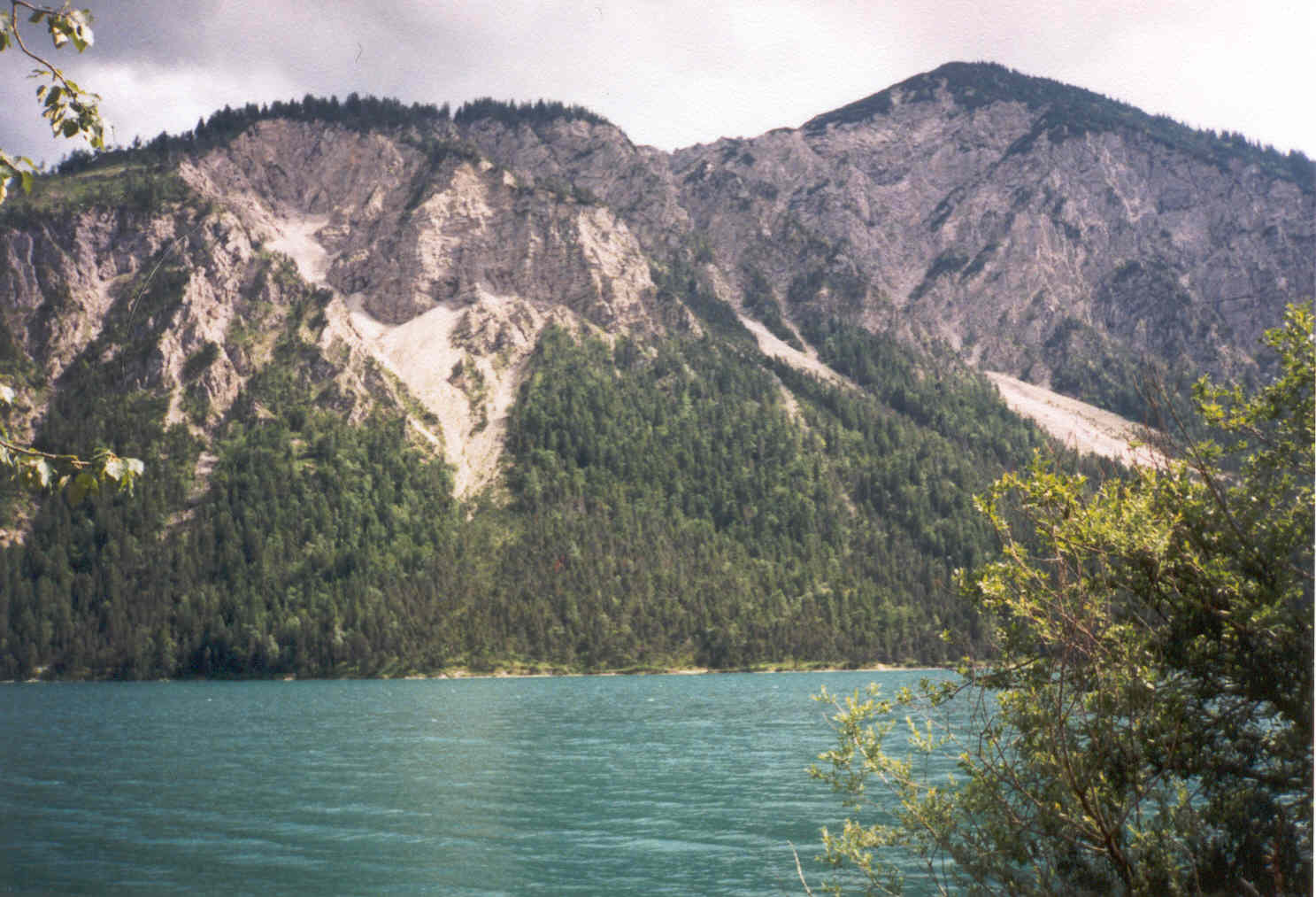 kalnu ezeras.jpg